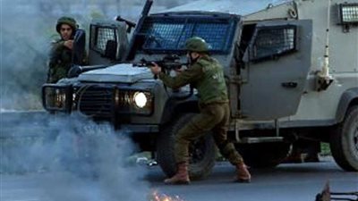 استشهاد فلسطيني وإصابة ما يزيد علي 30 آخرين في اقتحام 