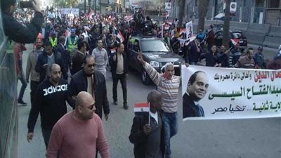 عمال الجيزة ينظمون مسيرة حاشدة لمدرسة السعيدية لدعم السيسي