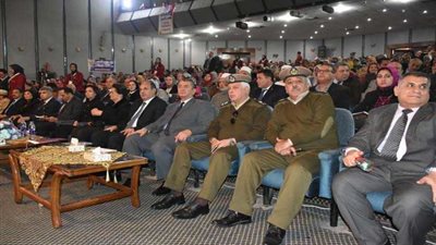 بالصور.. محافظ البحيرة تقدم كشف حساب في مؤتمر 