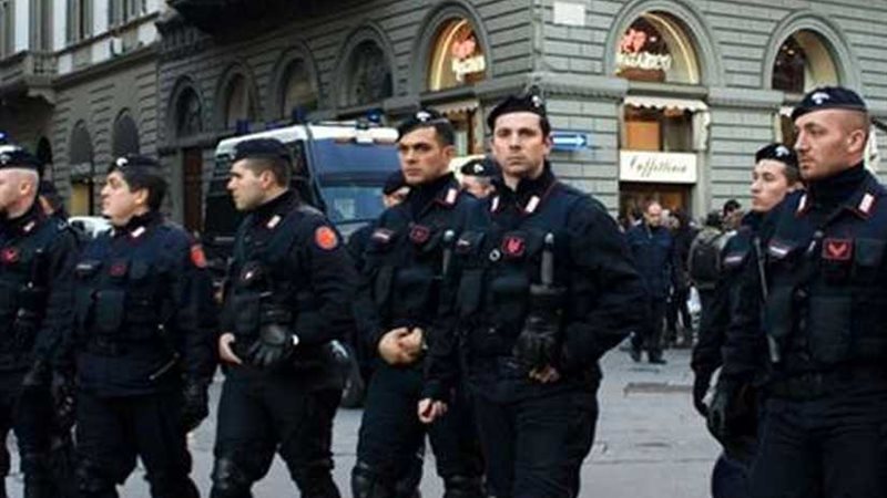  هتلروموسوليني  بمنزل