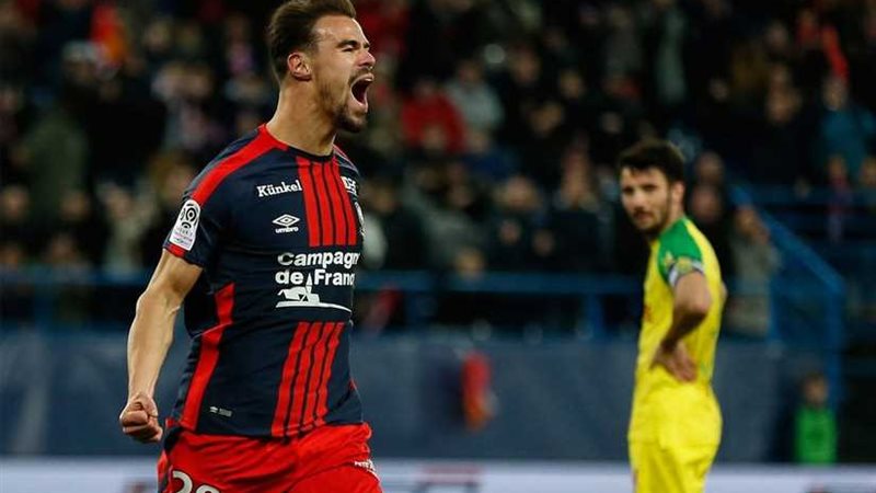 كان يحقق فوزا مثيرا