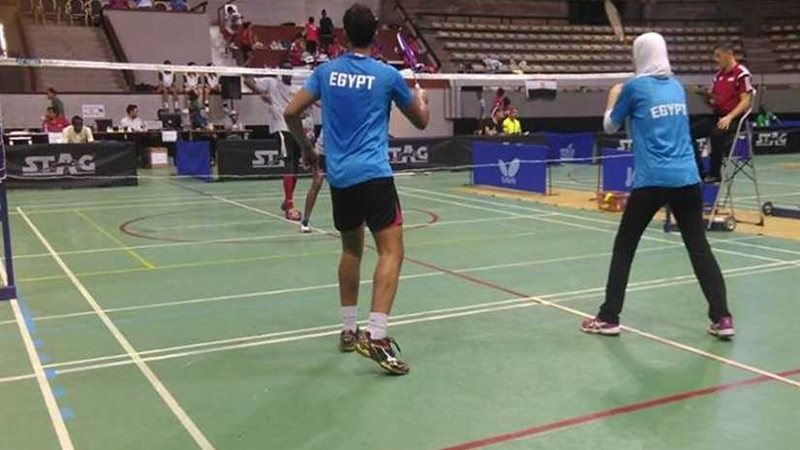 الريشة الطائرة يشارك