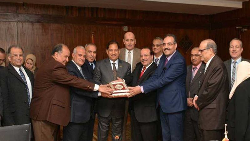 جامعة طنطا تكرم رئيسها