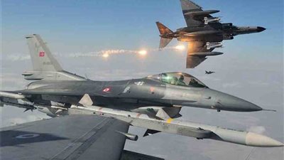 المقاتلات التركية تستأنف ضرباتها على منطقة عفرين السورية بعد فترة هدوء استمرت خمسة أيام