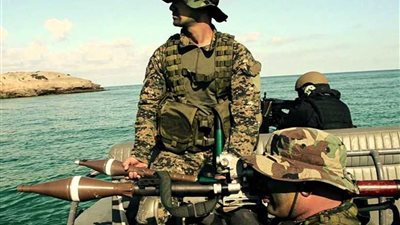 القوات البحرية تقطع خطوط امداد التكفريين