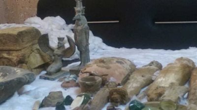 ضبط 7 تجار آثار بحوزتهم 485 قطعة أثرية ببني سويف