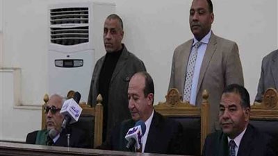 إعادة محاكمة 4 متهمين بقضية 