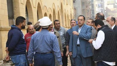 وزير الإسكان يتفقد 