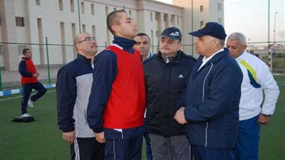 رئيس أكاديمية الشرطة يتفقد طوابير الطلبة الجدد