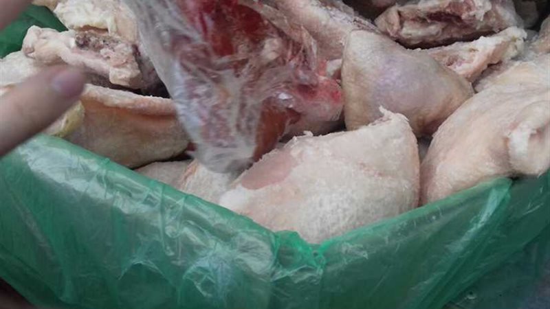 ضبط 1.5 طن لحوم وأسماك