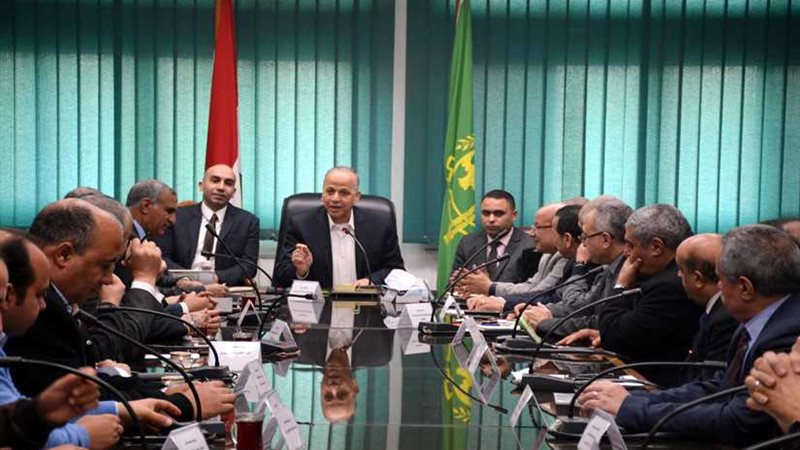 محافظ القليوبية يبحث