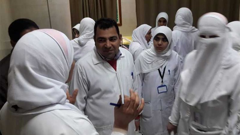 بعد تسمم طالبتين..