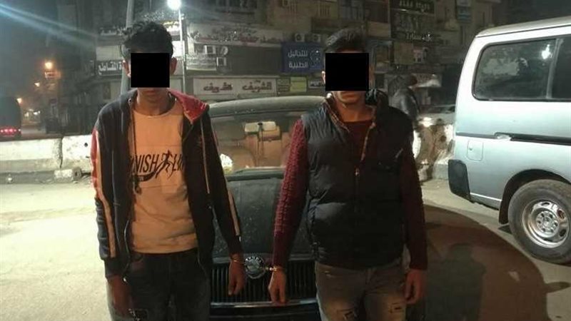 ضبط طالبين لقيامهما