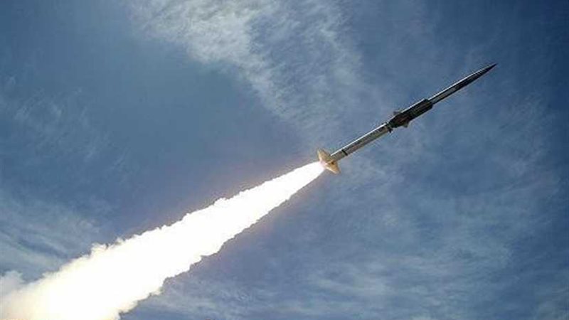 إجرام حوثي.. صاروخ