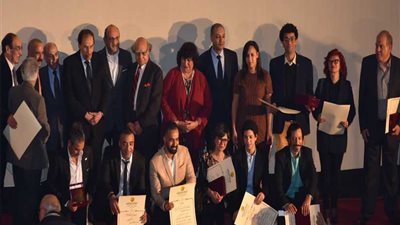 وزير الثقافة تكرم 9 شخصيات سينمائية وتسلم الجوائز للفائزين