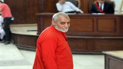 تأجيل محاكمة بديع والإخوان في 