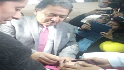 وزير الصحة يطلق الحملة القومية ضد مرض شلل الأطفال