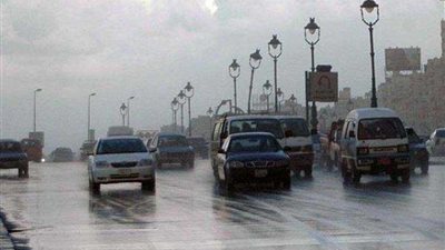 الأرصاد: استمرار سقوط الأمطار وتكاثر السحب على معظم الأنحاء (فيديو)