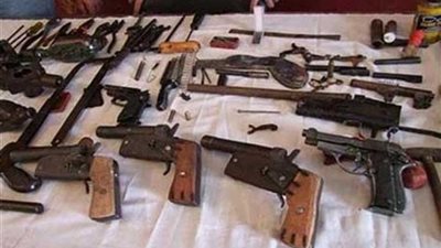 ضبط 20 شخصا بحوزتهم أسلحة نارية ومخدرات