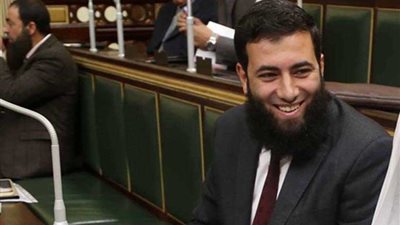 برلماني يتهم 