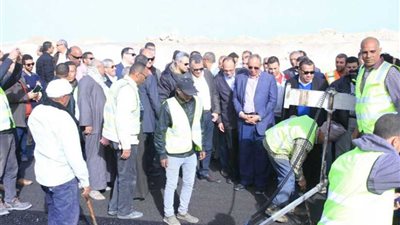 وزير النقل يتفقد أعمال إنشاء الطريق الموازي بـ(سفاجا / مرسي علم)