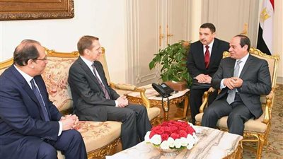 الرئيس السيسي يناقش 
