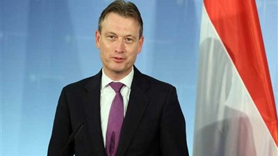 كذبة تطيح بوزير هولندي