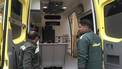 إصابة 12 شخصا في انقلاب سيارة ميكروباص بطريق 