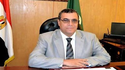 محافظ الفيوم ونائب وزير الزراعة يسلمان صكوك 119 مشروعاً للسيدات المعيلات