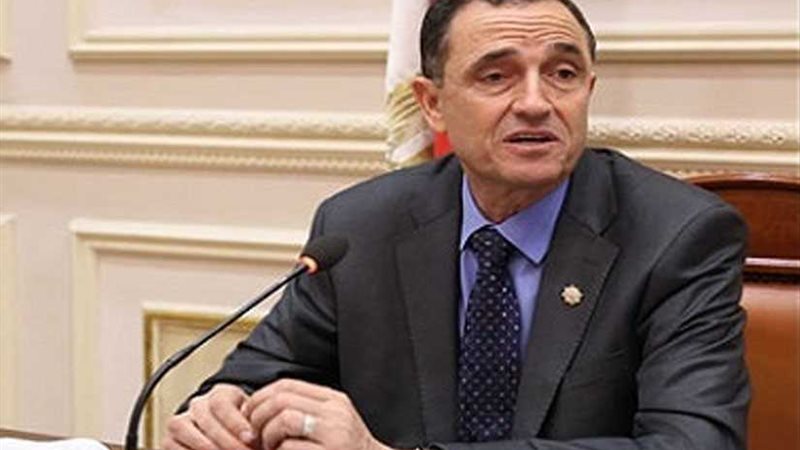 التعليم تعيد توزيع