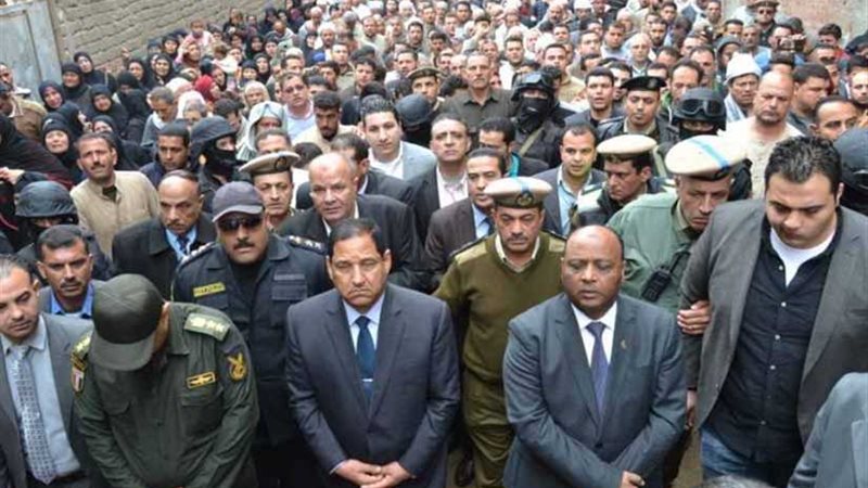 صقر يتقدم جموع المشيعين