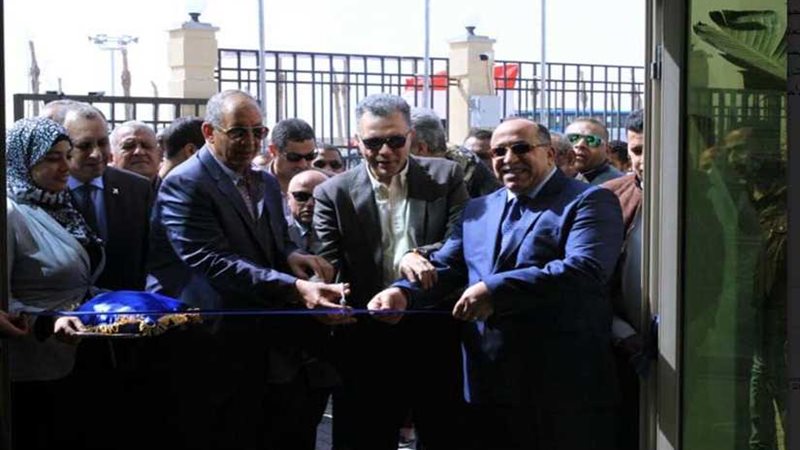 وزير النقل يضع حجر