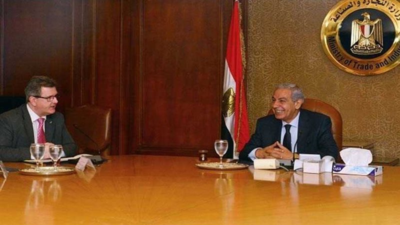 وزير التجارة يبحث