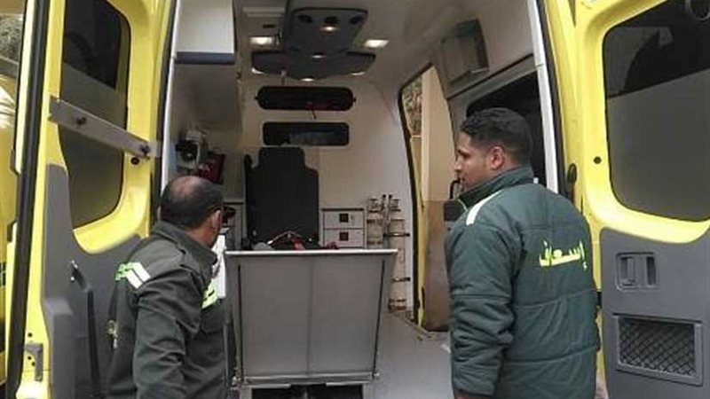 إصابة 12 شخصا في