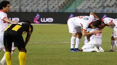 لاعبو الزمالك يهنئون كاسونجو بعد 