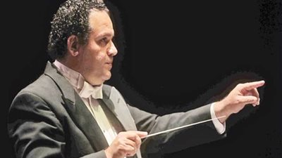 بيانو ألماني وقيادة مصرية في 