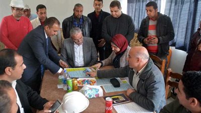 محافظ المنيا يتفقد إنشاءات محطة مياه أبوقرقاص