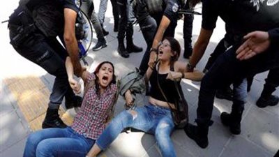 الحكم بالسجن مدى الحياة ل 6 صحفيين في تركيا