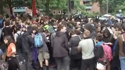 مظاهرة ألمانية حاشدة تعترض موكب 