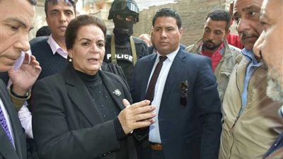 إخلاء 3 عمارات سكنية آيلة للسقوط بدمنهور (صور)