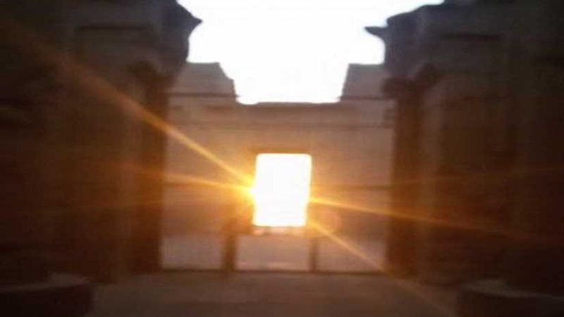 بالصور.. تعامد الشمس