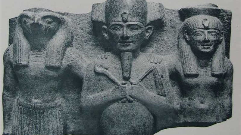 الثالوث المقدس وحجر