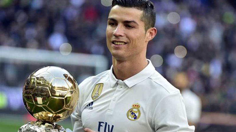 رونالدو يطالب بالتبرع