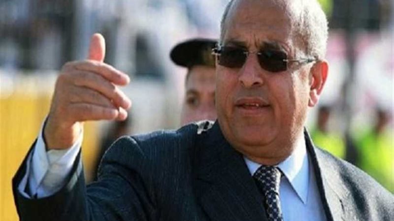 أعضاء الوفد يطالبون