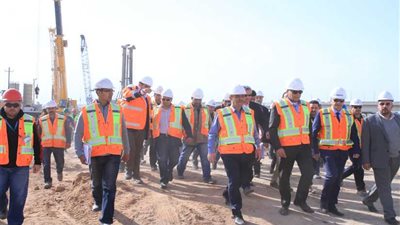 وزير النقل يتفقد إنشاءات محطة عدلي منصور والقطار الكهربائي