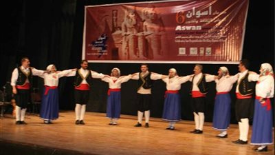 أبناء زوربا يفتتحون عروض مهرجان أسوان للفنون