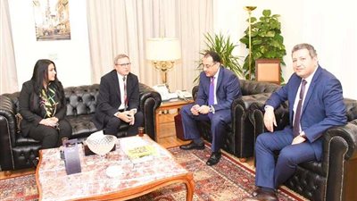 وزير الإسكان: 