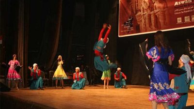 تألق العروض الفنية لفرق مهرجان أسوان