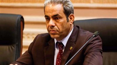 عاطف مخاليف: رسوم 