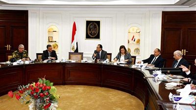 وزير الإسكان يتابع تطوير محور المحمودية